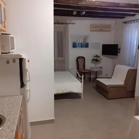 Apartment Muco Varos *