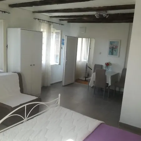 Апартаменты Muco Varos